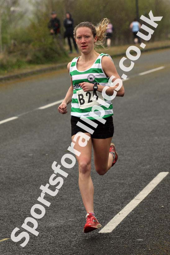 Senior womens relay, Elswick Good Friday Road Races. Photo: David T. Hewitson/Sports for All Pics